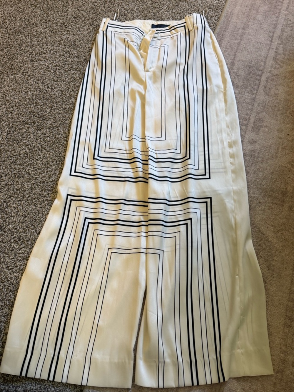 Zara Cream Wide-Leg Cropped Pants with Black Geometric Stripes
